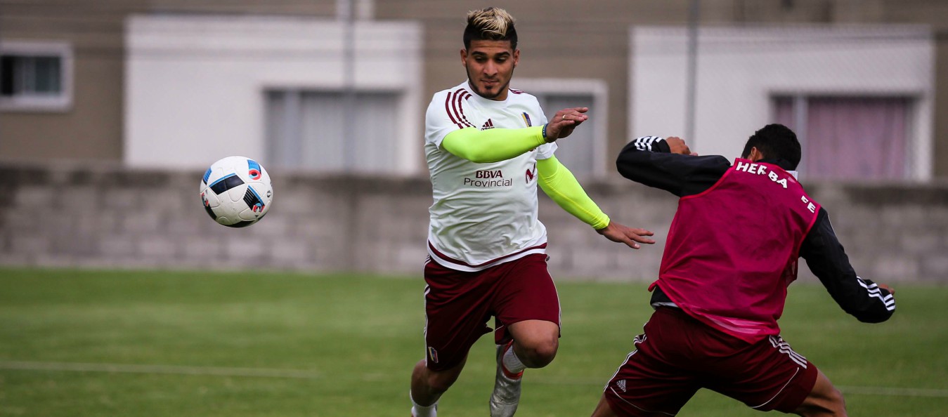 jacobo_kouffati_en_quito_entrenando_venezuela_ecuador_eliminatorias_2016_1349x594
